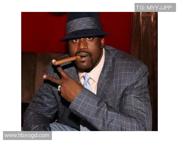 足球巨星私下抽烟照曝光引发外界热议形象与职业态度再度遭质疑 足球巨星私下抽烟照曝光引发外界热议形象与职业态度再度遭质疑