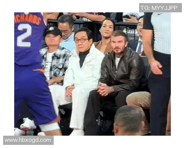 篮球与足球巨星同框合影震撼全场跨界友谊展现运动员魅力 篮球与足球巨星同框合影震撼全场跨界友谊展现运动员魅力